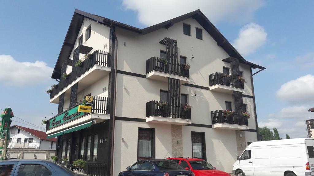 ホテル Casa Caroli Târgu Jiu エクステリア 写真