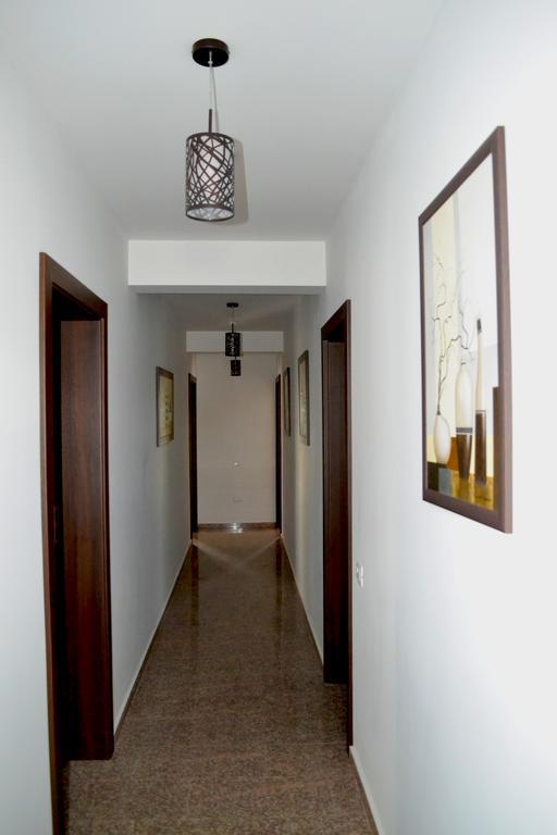 ホテル Casa Caroli Târgu Jiu エクステリア 写真