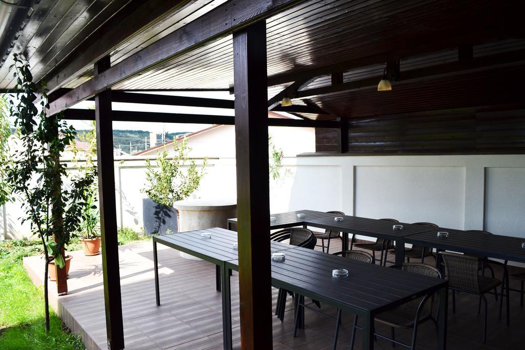 ホテル Casa Caroli Târgu Jiu エクステリア 写真